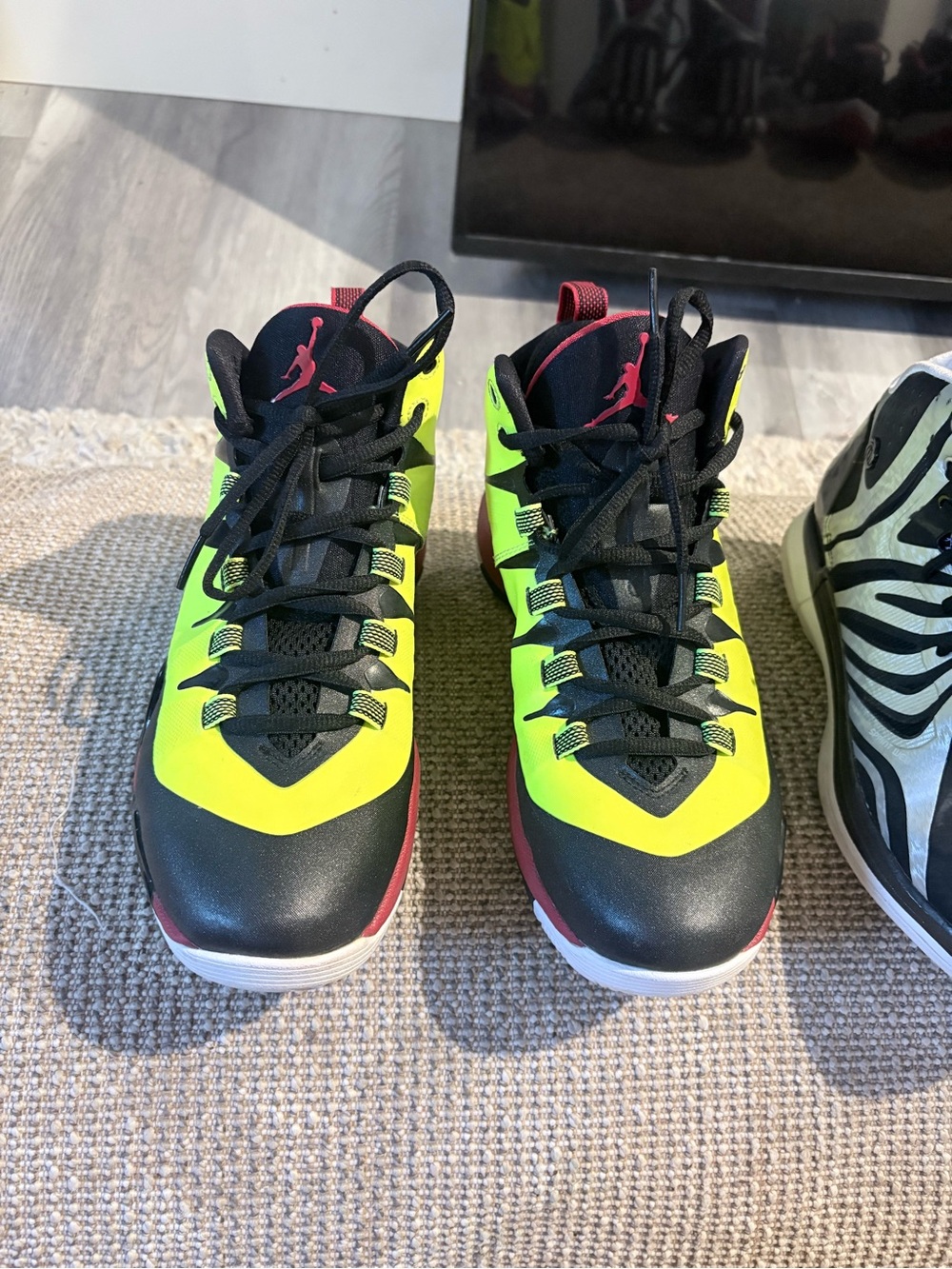 MEN'S SIZE 6/WOMENS SIZE 7.5 BASKETBALL SHOE LOT – WORN ONCE –